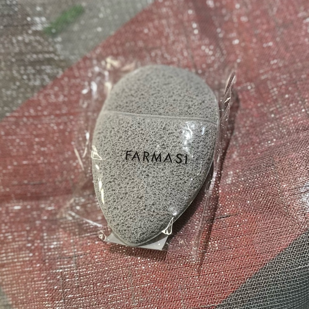 Farmasi Gray Makeup Sponge